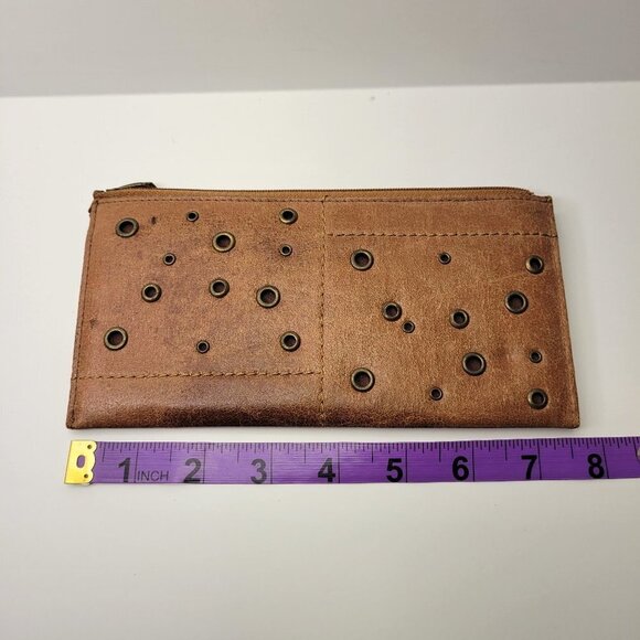 Men or Women  Casual Minimalist Grommet Accent Camel Wallet - Picture 5 of 7